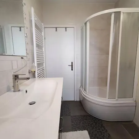 Apartman 3 Bedroom With Balconies, Close To The