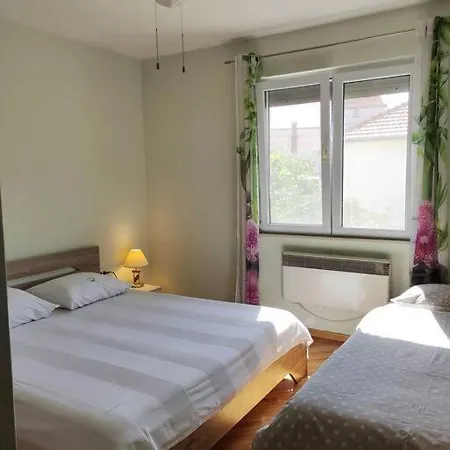 Apartman 3 Bedroom With Balconies, Close To The