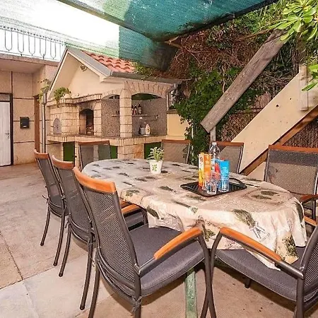 Apartman 3 Bedroom With Balconies, Close To The Zadar